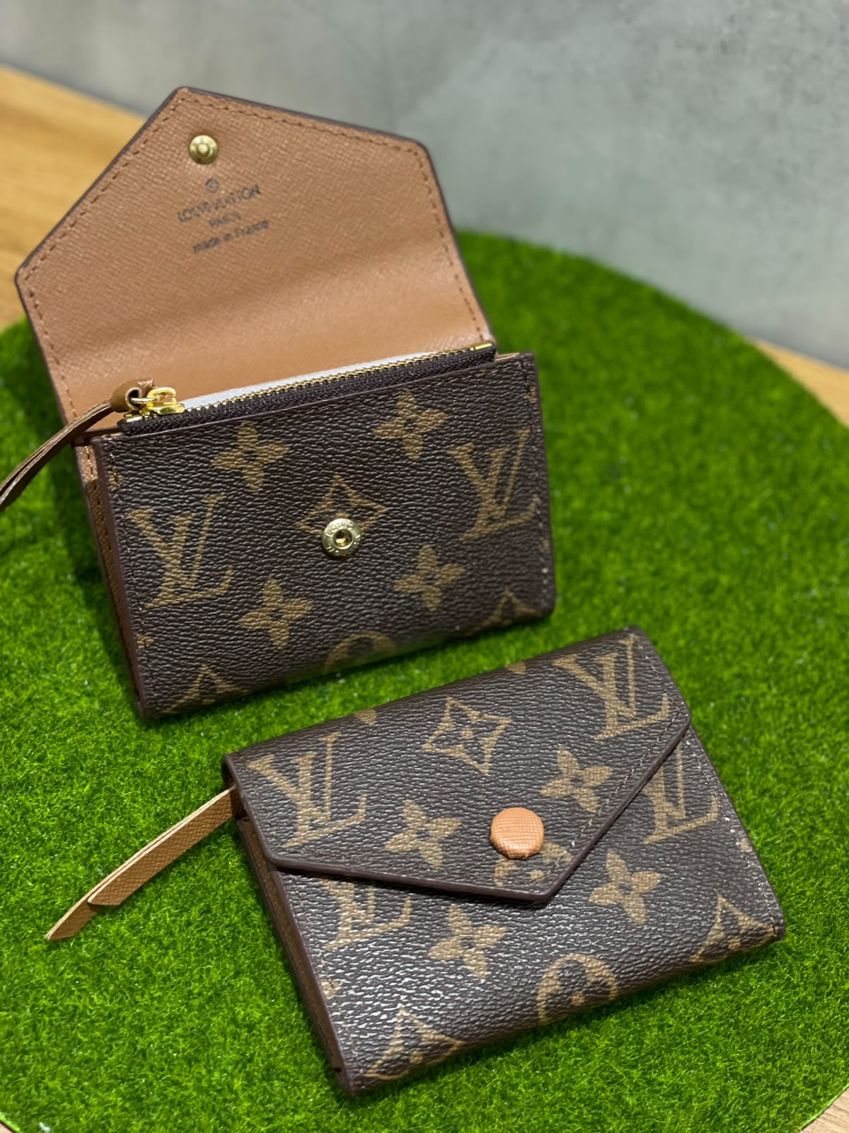 Carteira Chinesa - Louis Vuitton - Marrom