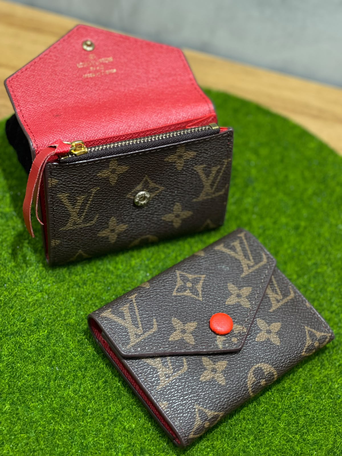 Carteira Chinesa - Louis Vuitton Marrom/Vermelho